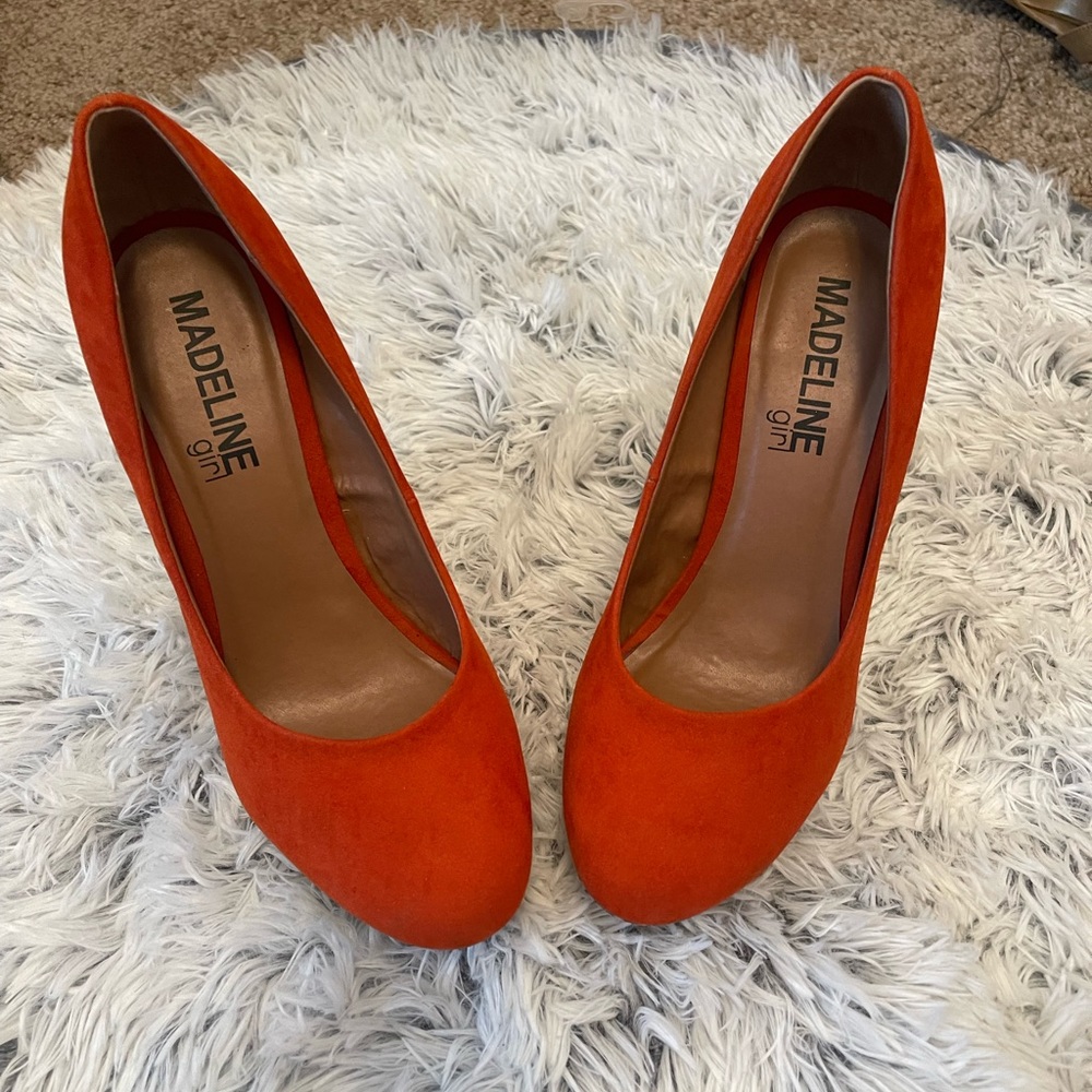 Wedge. Only worn once. Too small. Very comfortable and supportive just too small